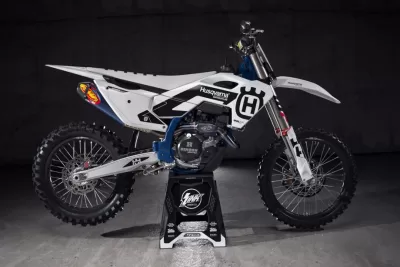 Kit de Gráficos Husqvarna PROVEN WHITE Graphics Kit